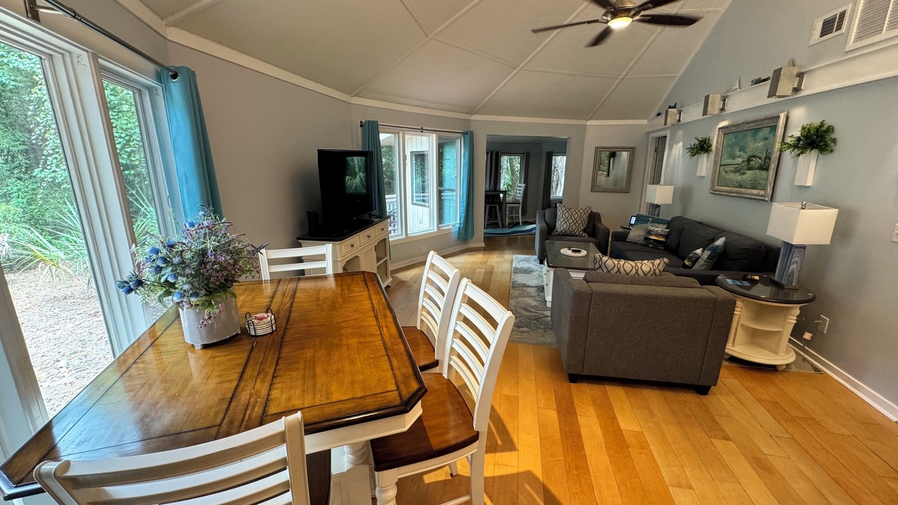 Photo of Livingroom in Night Heron