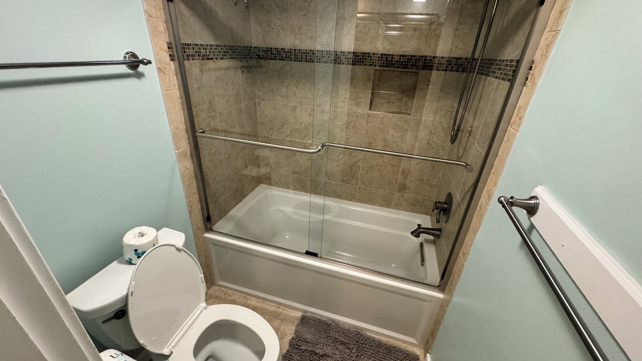 Photo of Bathroom in Night Heron