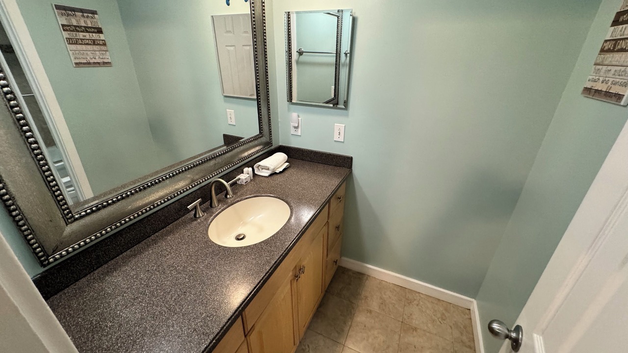 Photo of Bathroom in Night Heron