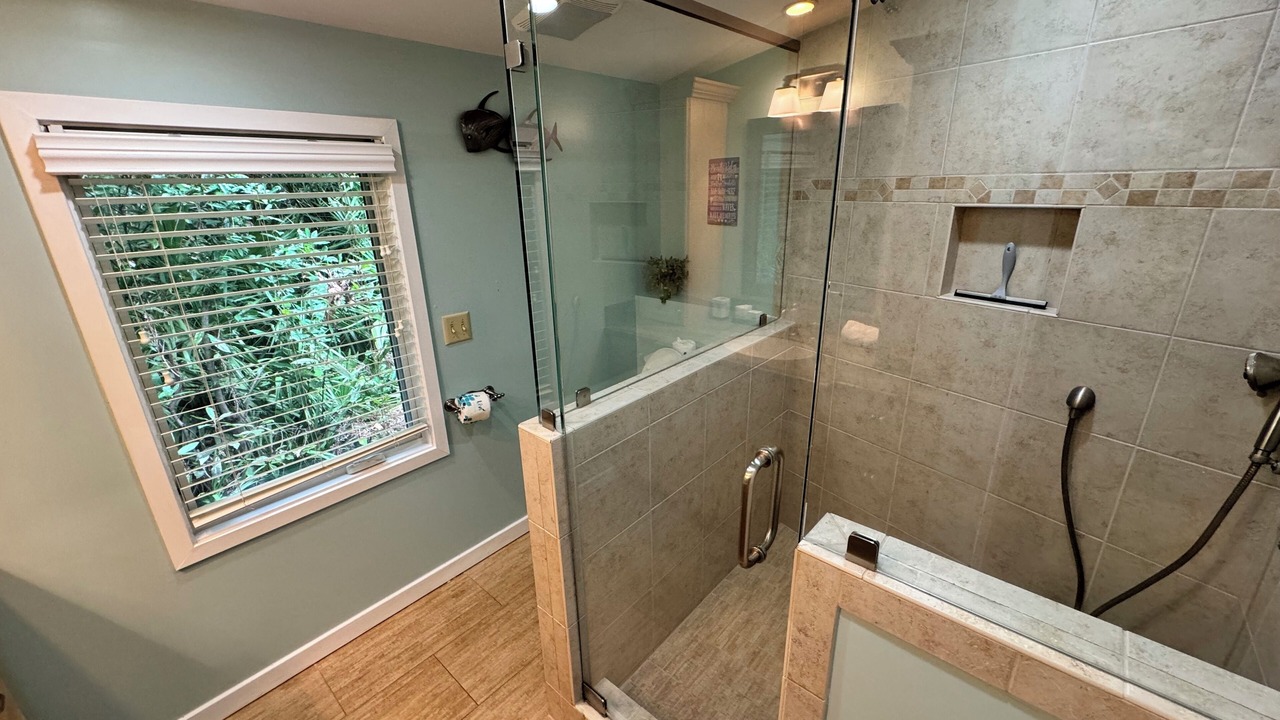 Photo of Bathroom in Night Heron