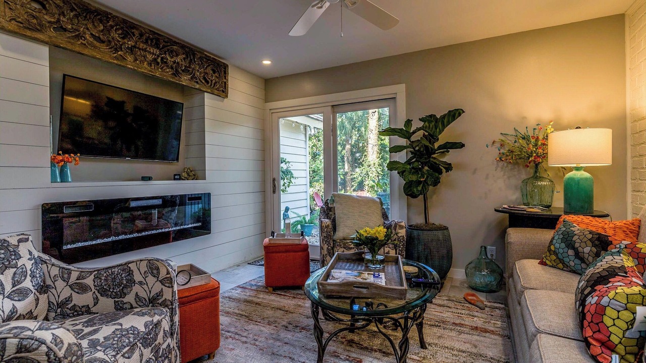Photo of Livingroom in Historic District