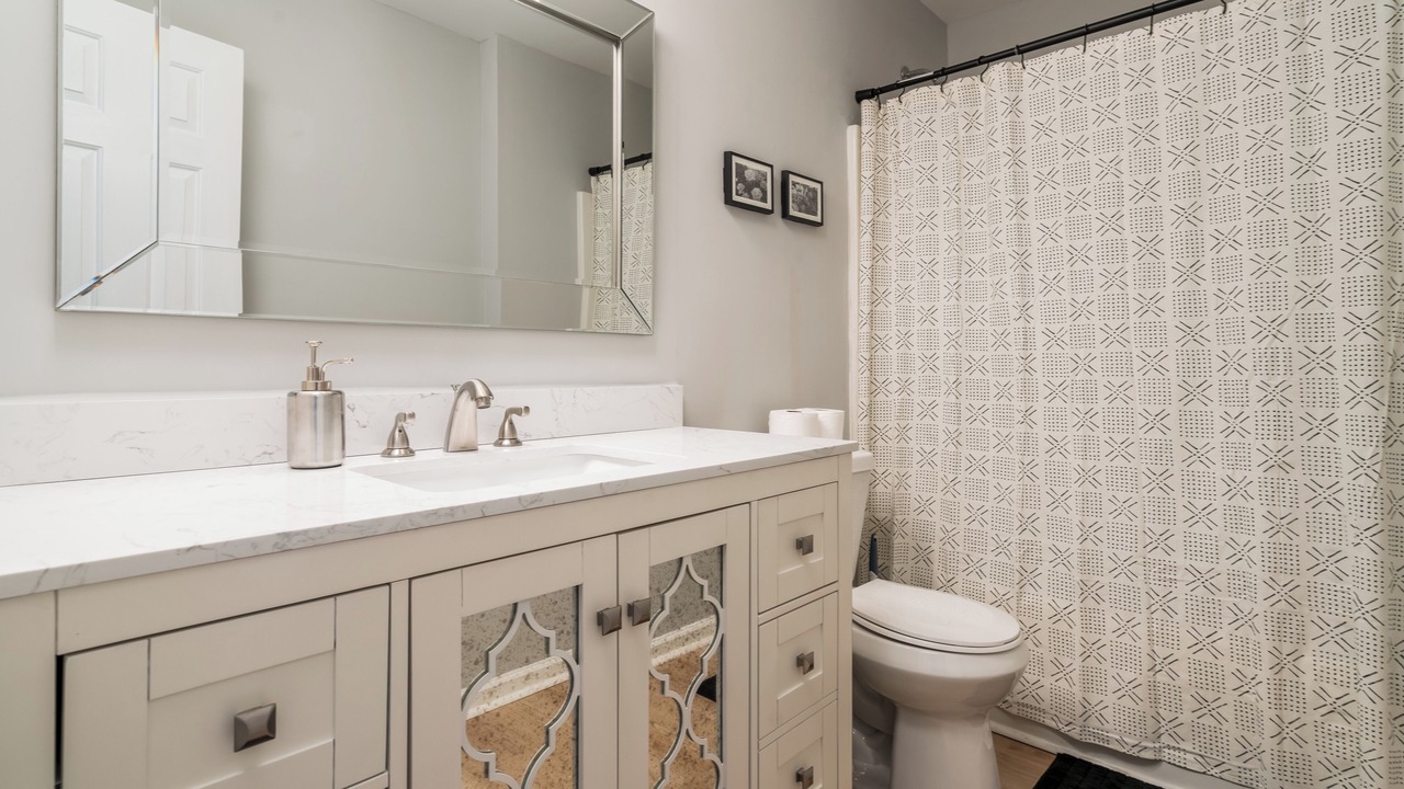 Photo of Bathroom in Huntcliff