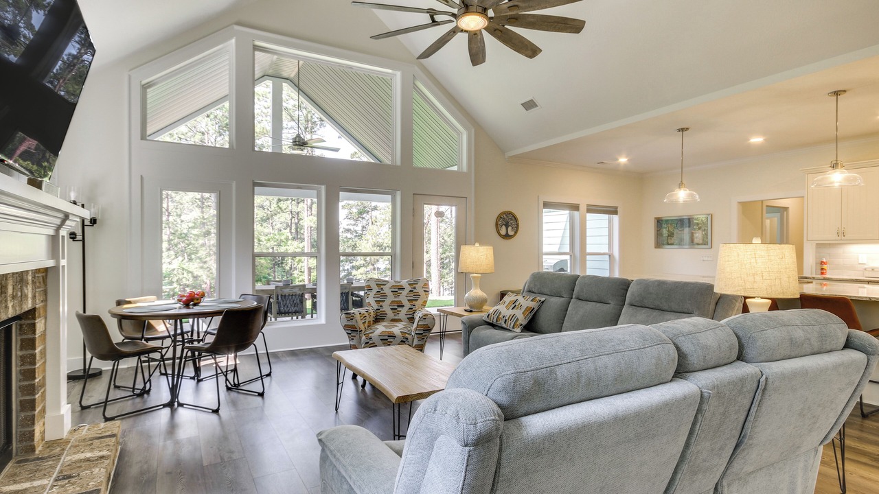 Photo of Livingroom in McCormick