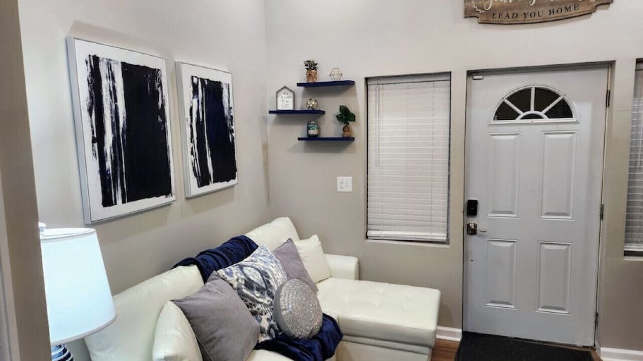 Photo of Livingroom in Midtown
