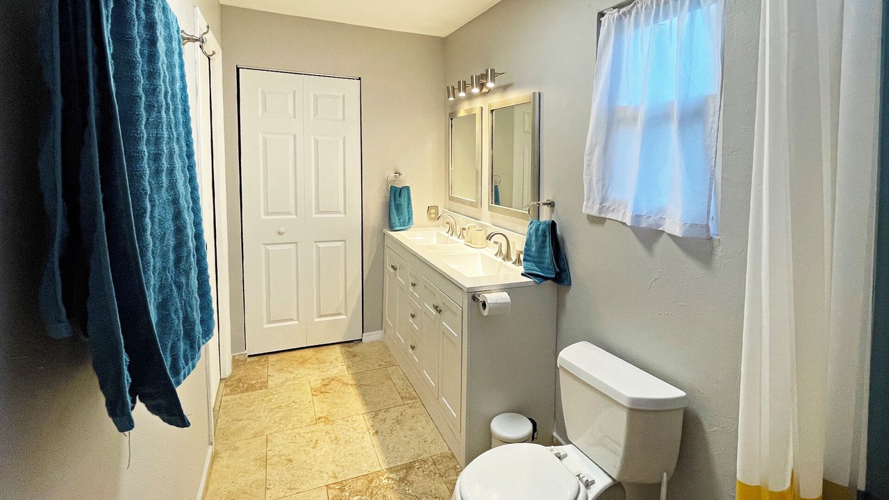 Photo of Bathroom in Trafalgar