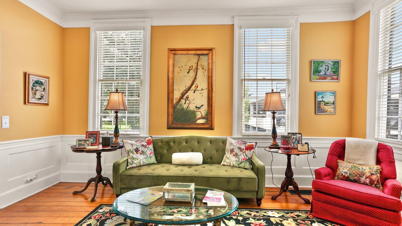 Photo of Livingroom in Historic District - North