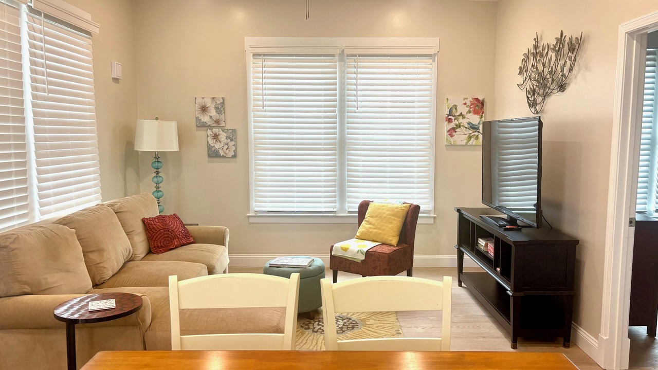 Photo of Livingroom in Beach Institute