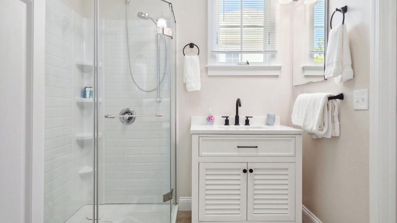 Photo of Bathroom in Beach Institute