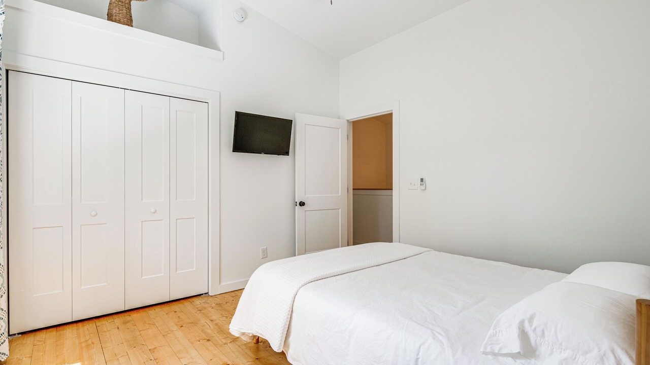 Photo of Bedroom in Hendersonville