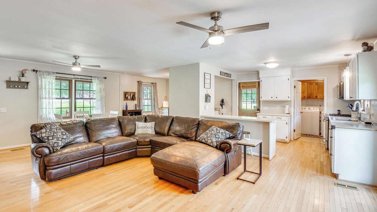 Photo of Livingroom in West Union