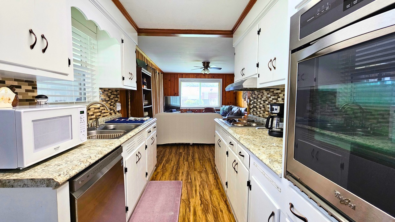 Photo of Kitchen in Burnside Island