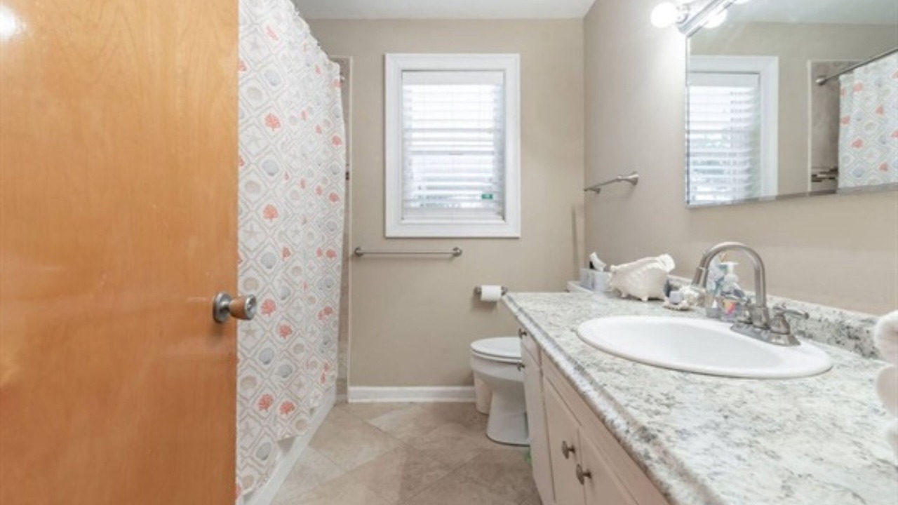 Photo of Bathroom in Burnside Island