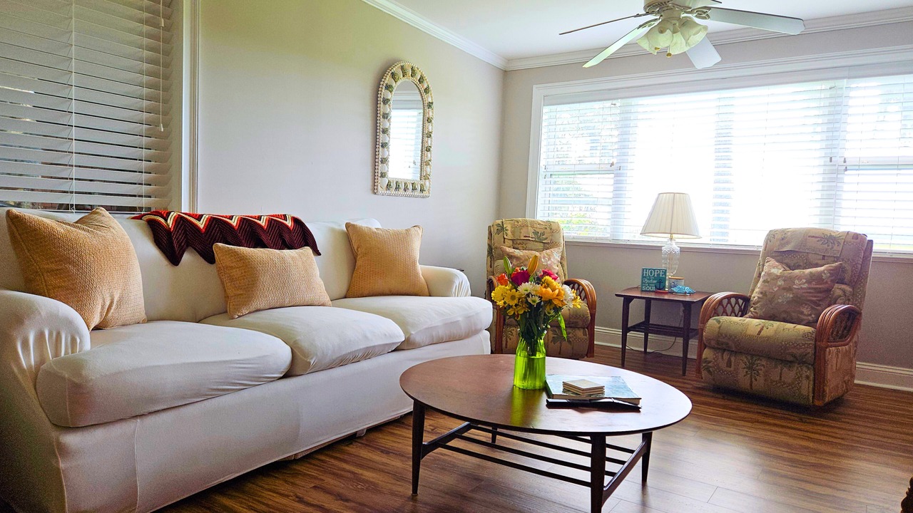 Photo of Livingroom in Burnside Island