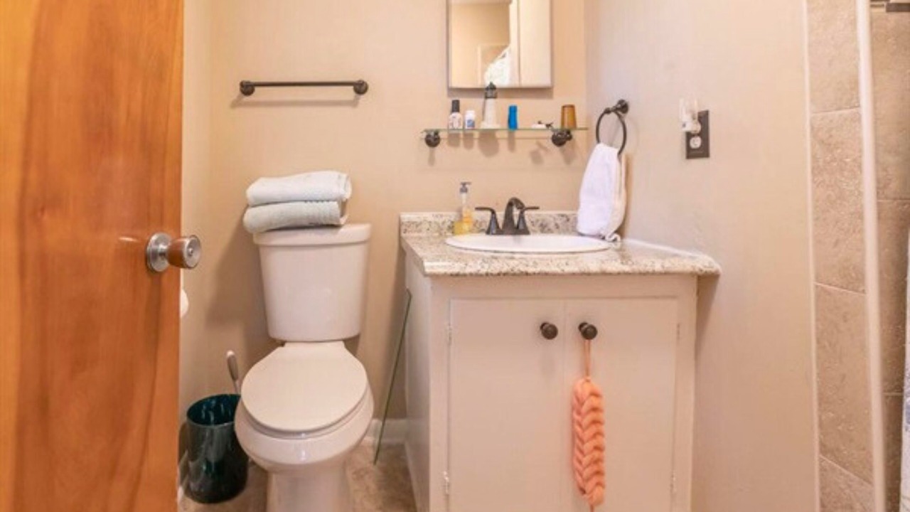 Photo of Bathroom in Burnside Island