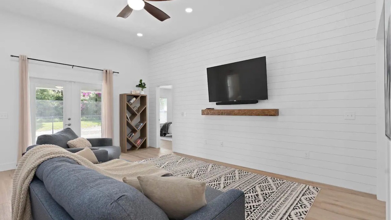 Photo of Livingroom in Inwood