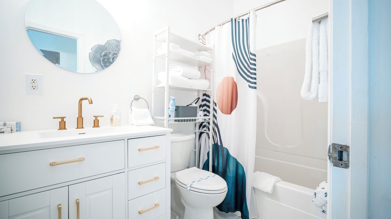 Photo of Bathroom in Thunderbolt