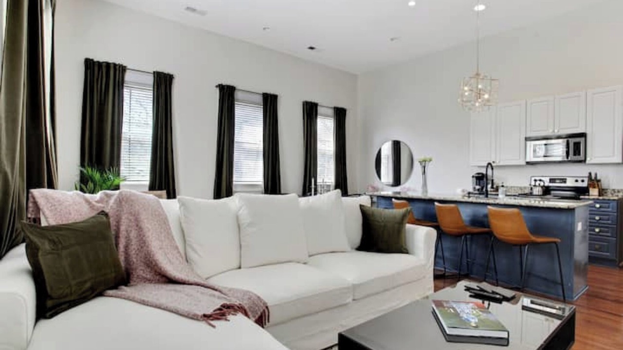 Photo of Livingroom in Thomas Square