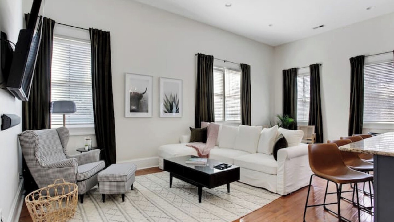 Photo of Livingroom in Thomas Square