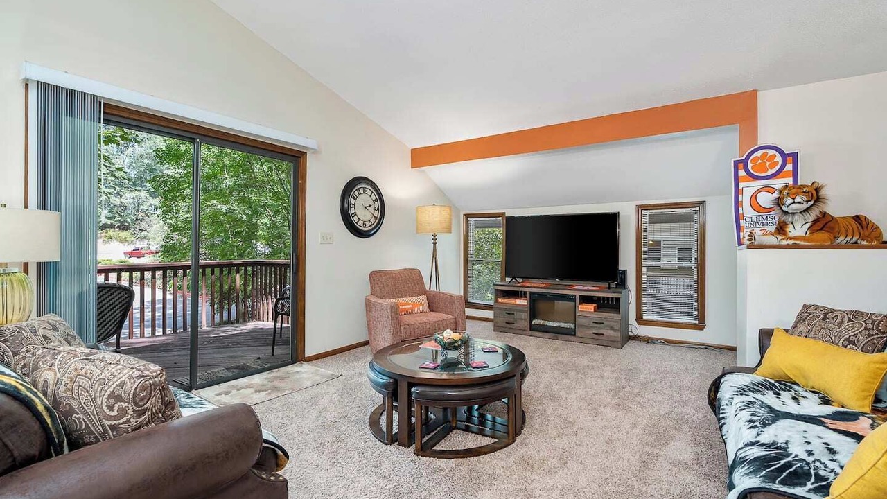 Photo of Livingroom in Clemson