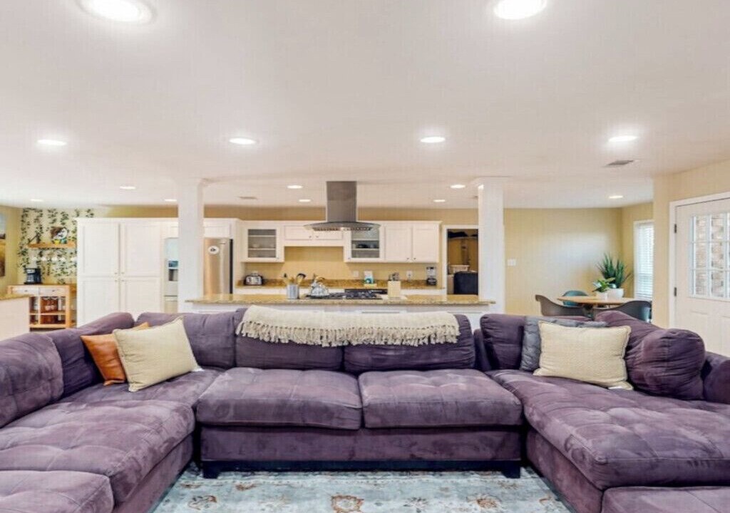 Photo of Livingroom in Isle of Hope Historic District