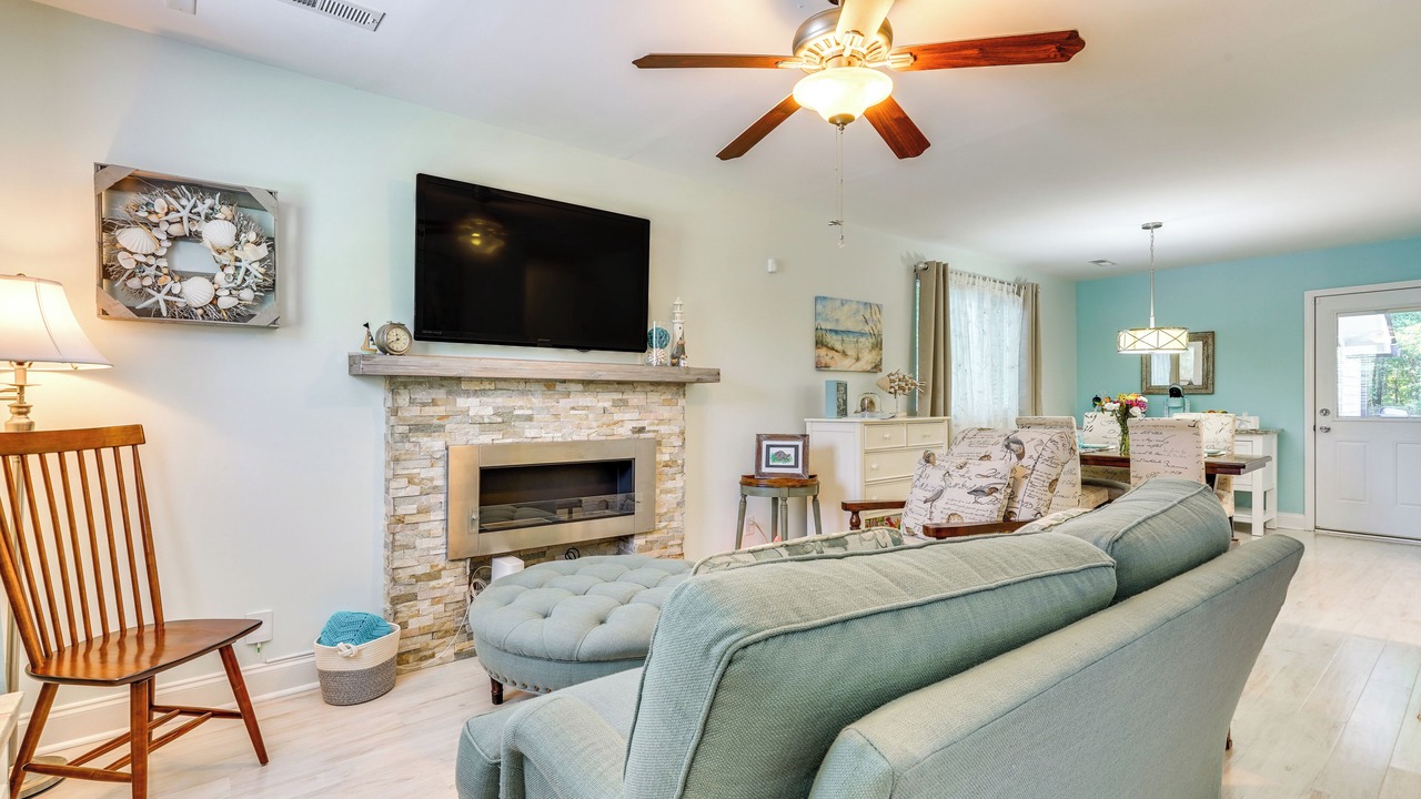 Photo of Livingroom in Goose Creek