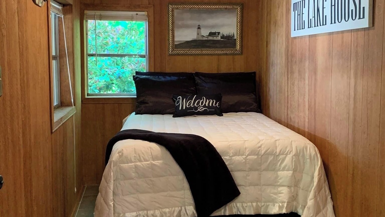 Photo of Bedroom in Southmont