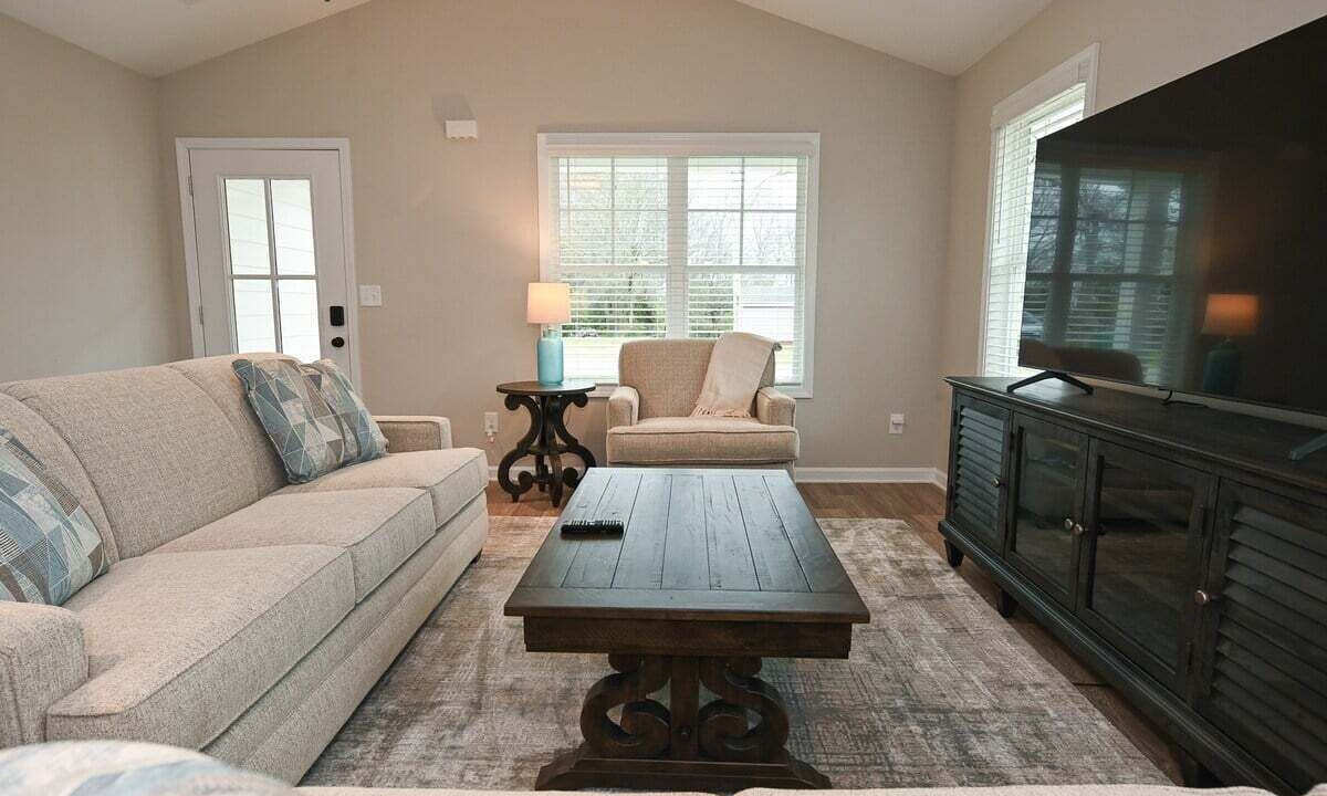 Photo of Livingroom in Commerce