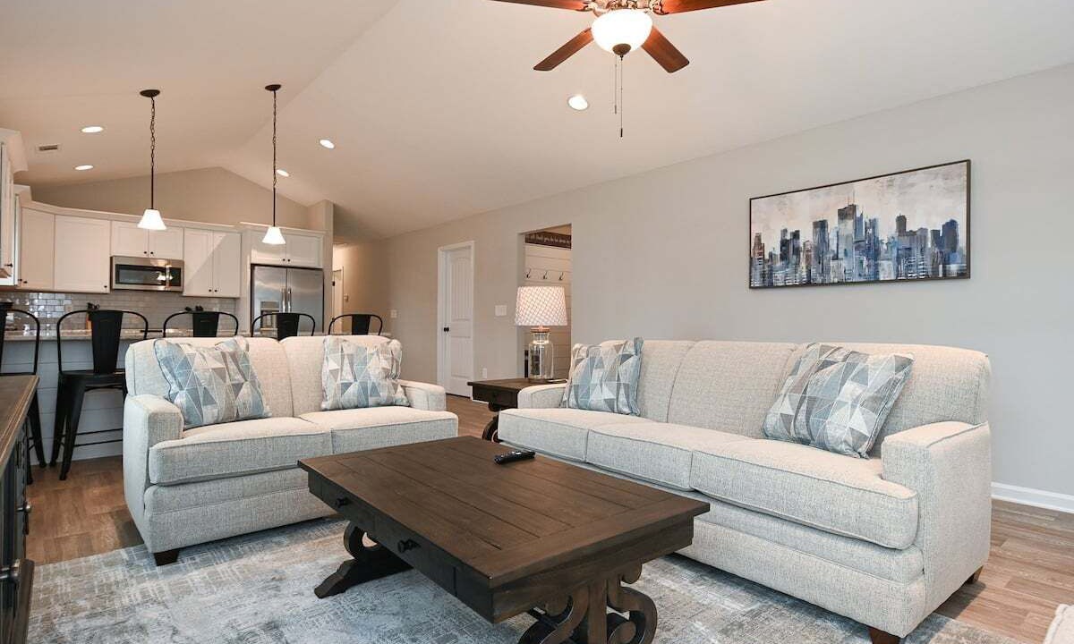 Photo of Livingroom in Commerce