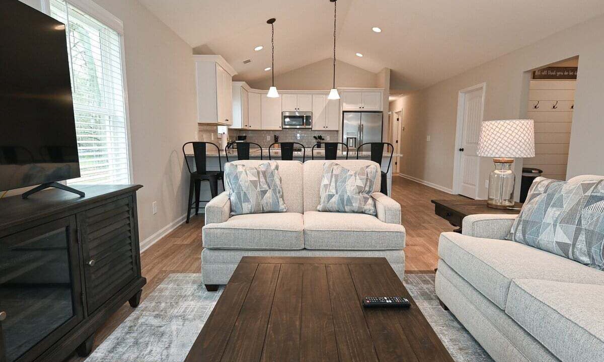 Photo of Livingroom in Commerce