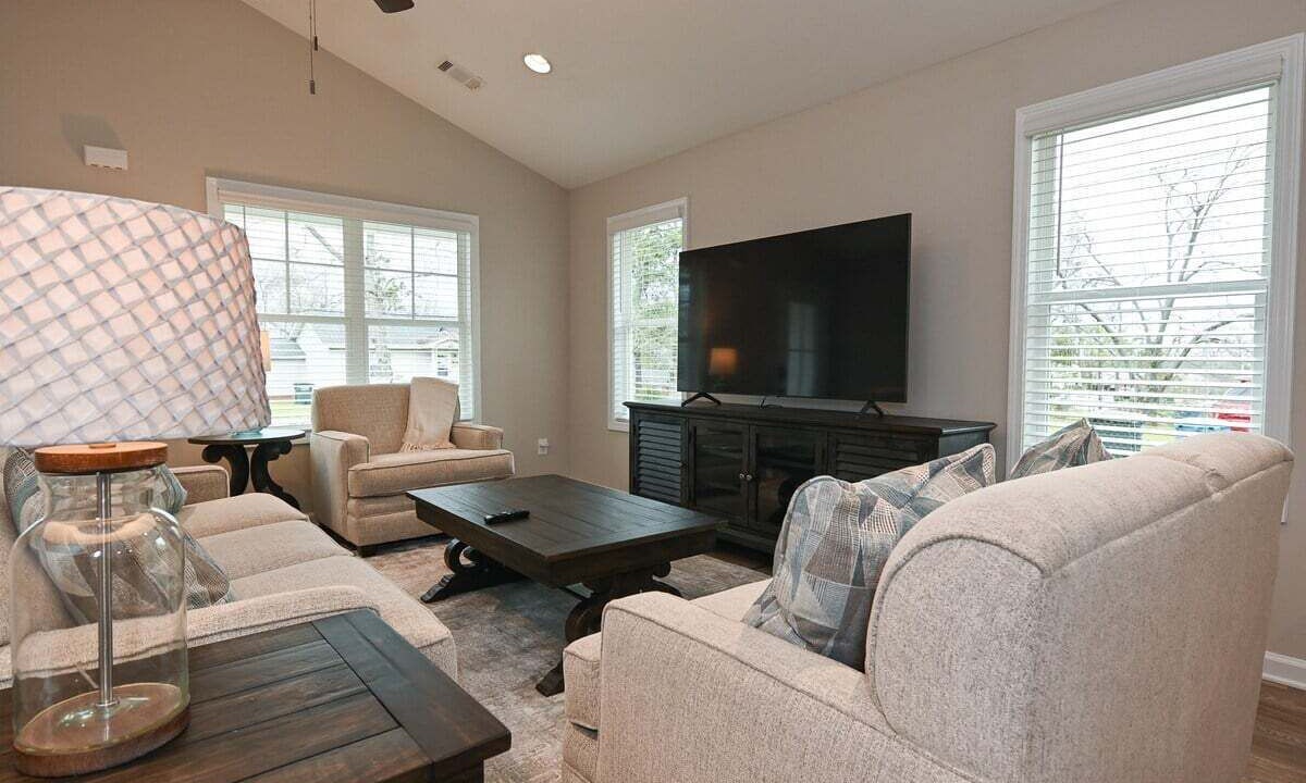 Photo of Livingroom in Commerce