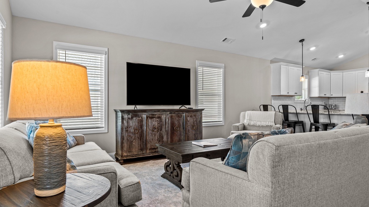 Photo of Livingroom in Commerce