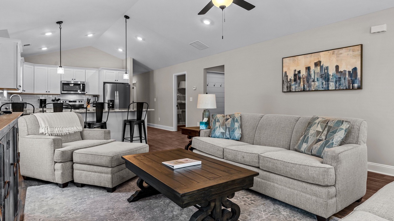 Photo of Livingroom in Commerce