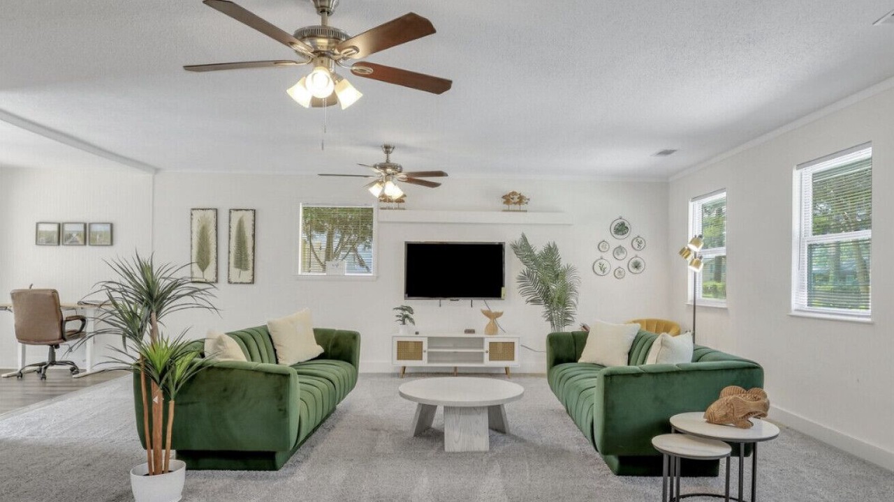 Photo of Livingroom in Whitemarsh Island