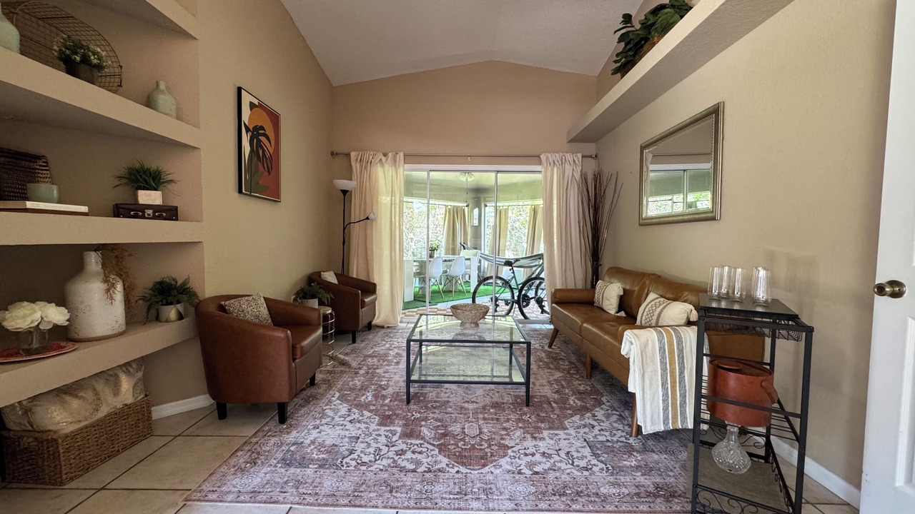 Photo of Livingroom in Florida Ridge