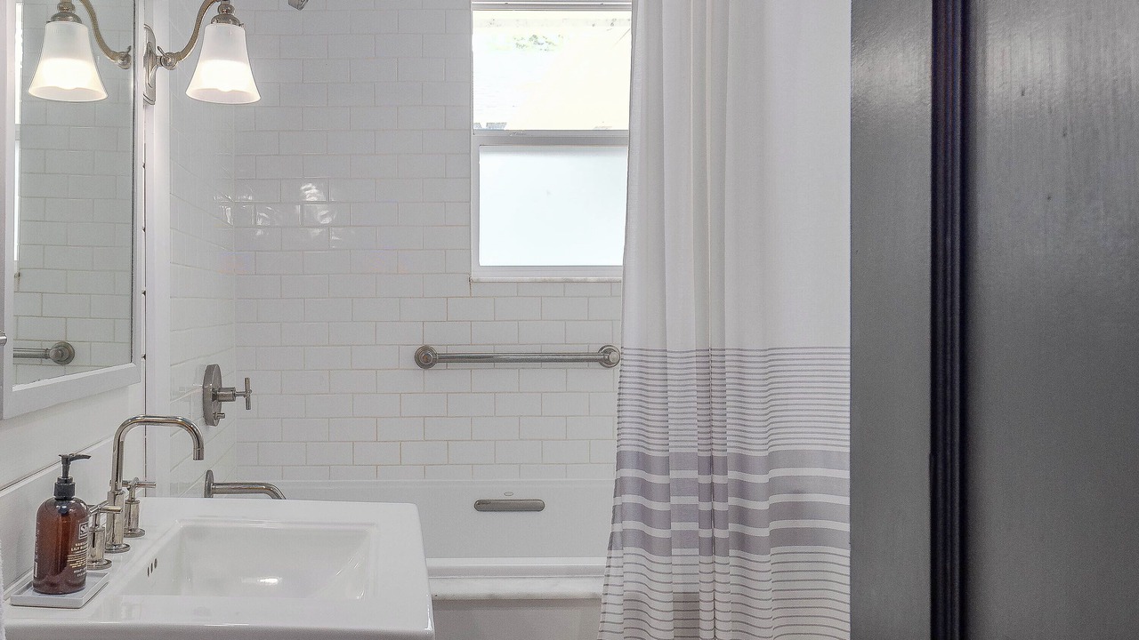 Photo of Bathroom in Eagle Lake