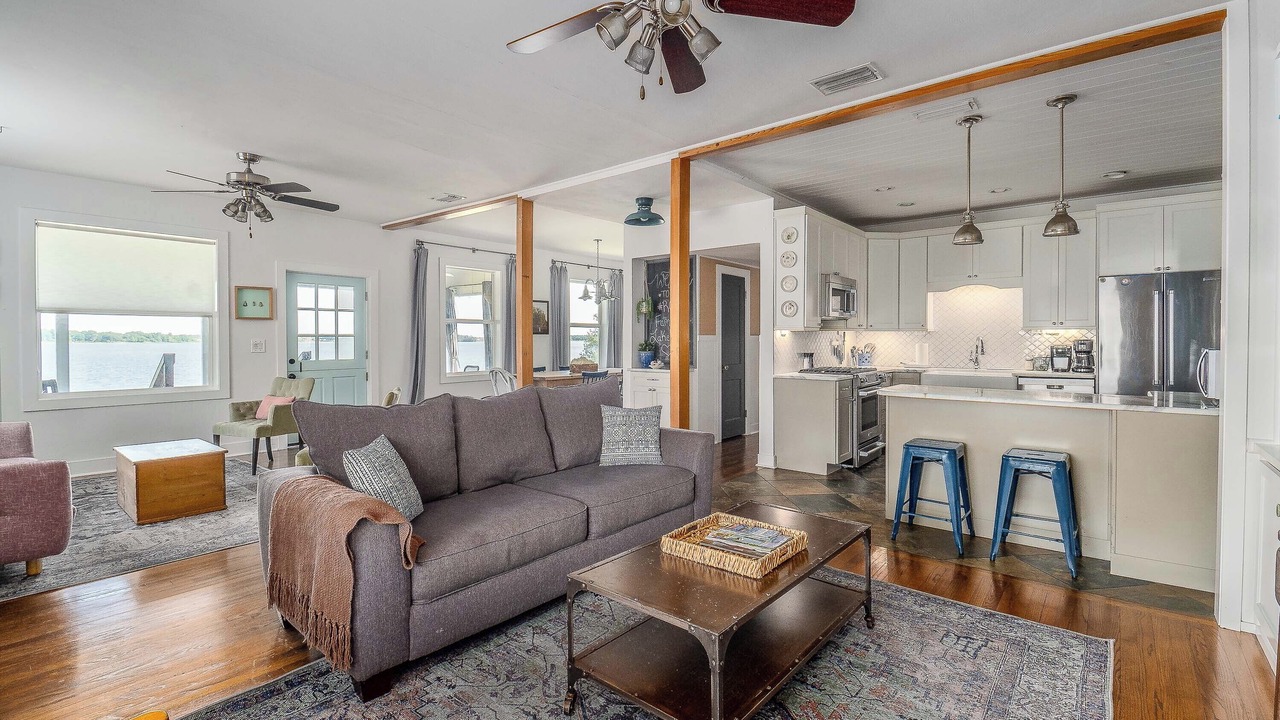 Photo of Livingroom in Eagle Lake