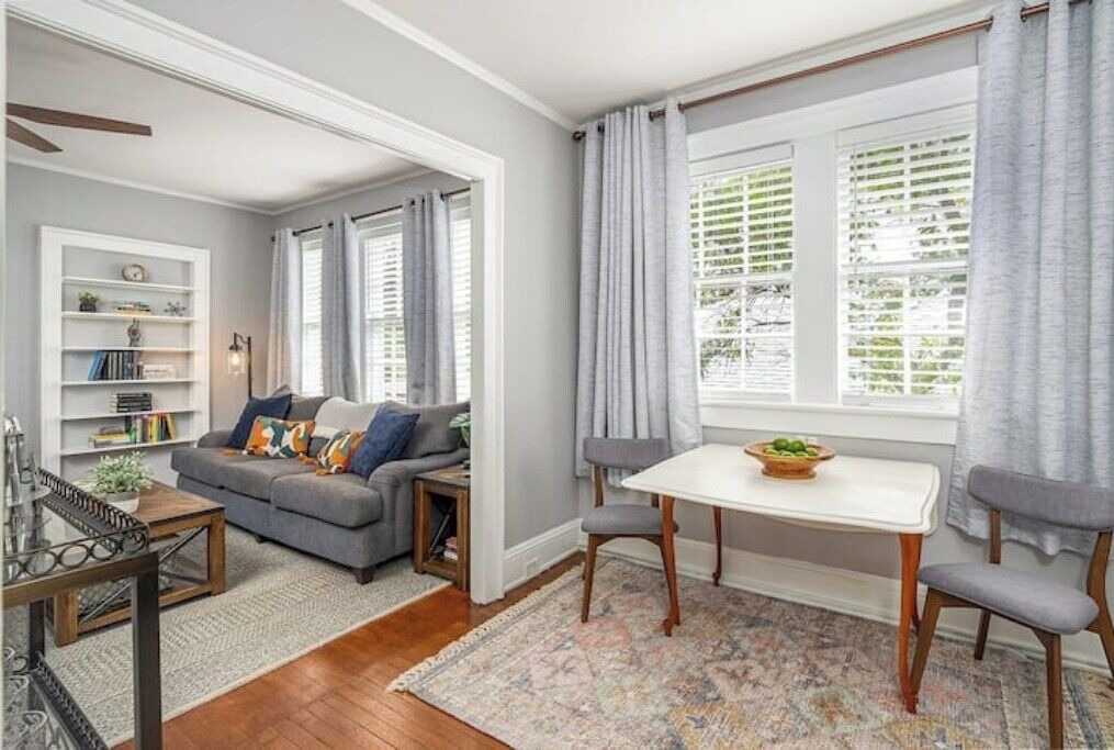 Photo of Livingroom in Savannah Victorian District