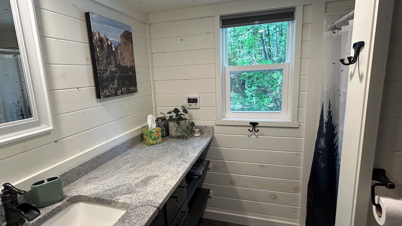 Photo of Bathroom in Mountain Rest