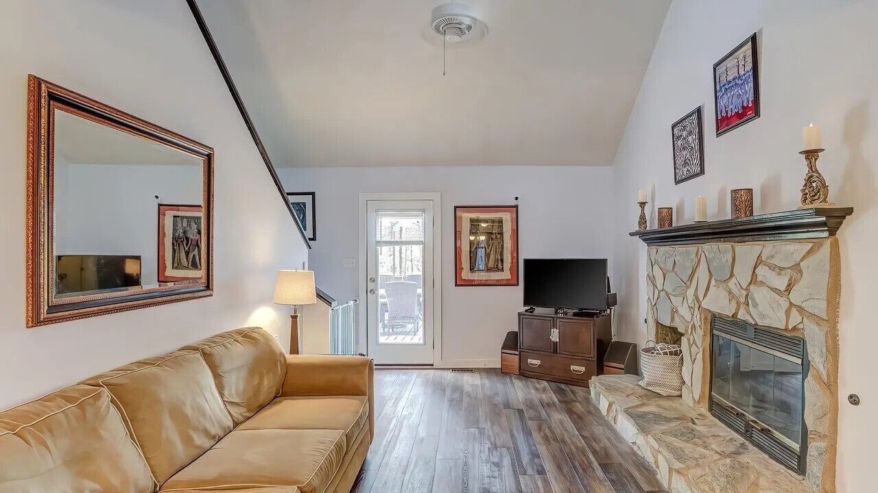 Photo of Livingroom in Northeast Raleigh