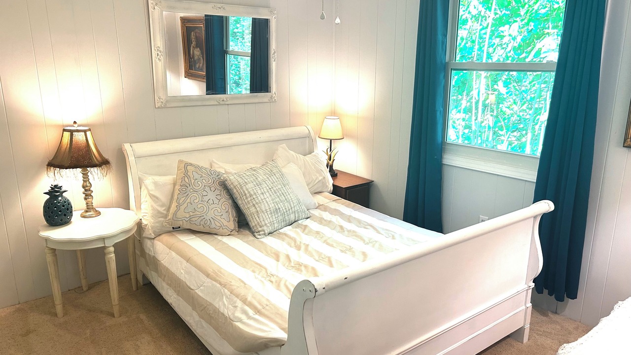 Photo of Bedroom in Townville