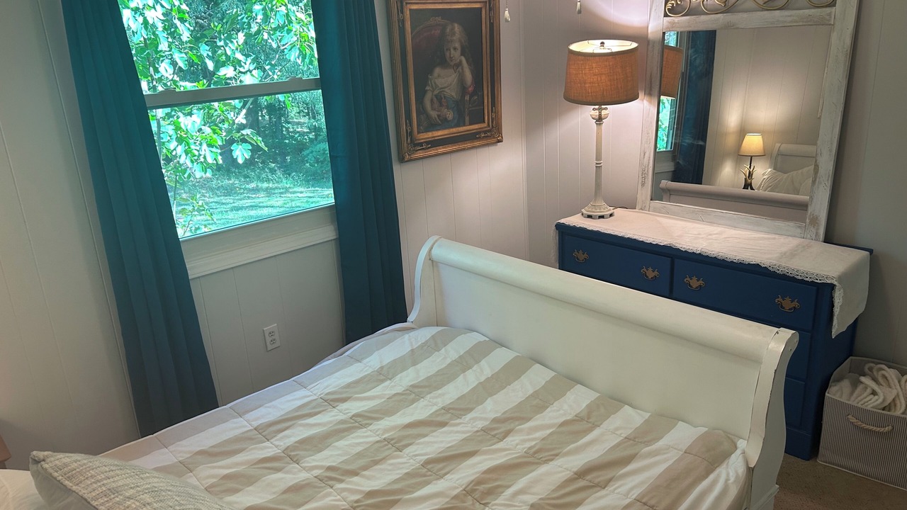 Photo of Bedroom in Townville