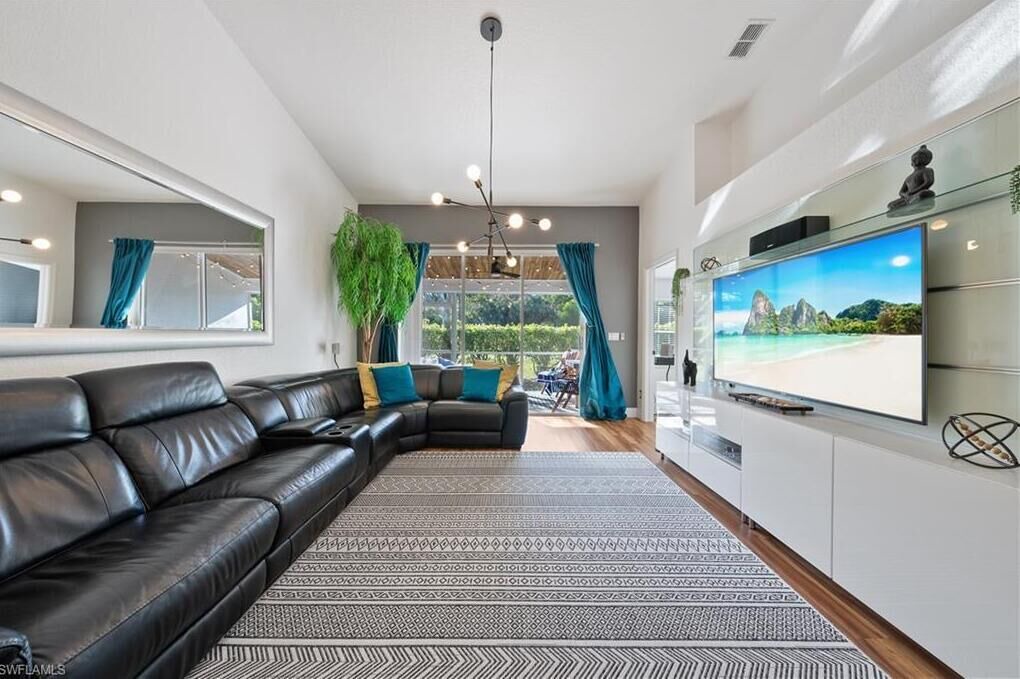 Photo of Livingroom in Crown Pointe