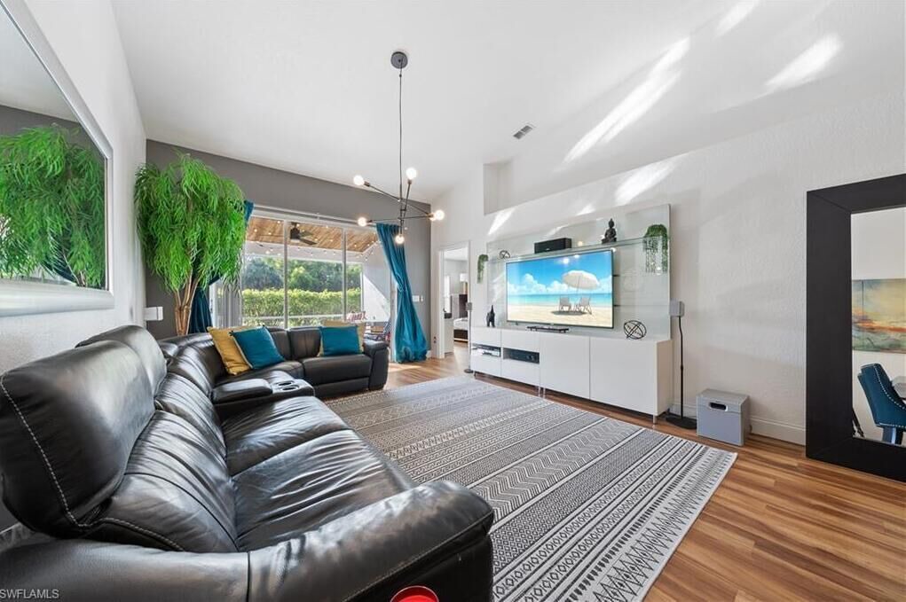 Photo of Livingroom in Crown Pointe