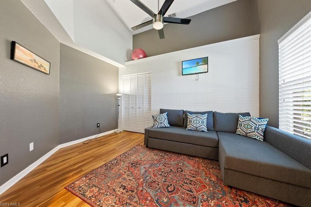 Photo of Livingroom in Crown Pointe
