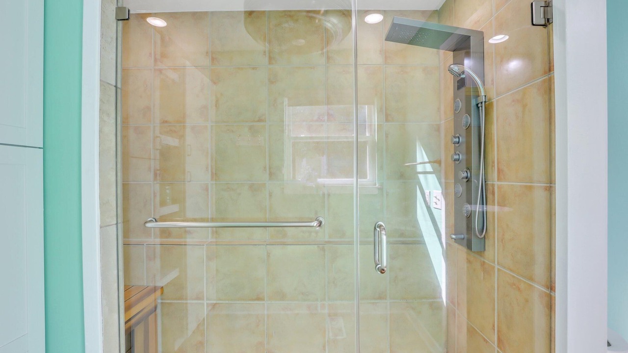 Photo of Bathroom in Beachwalk