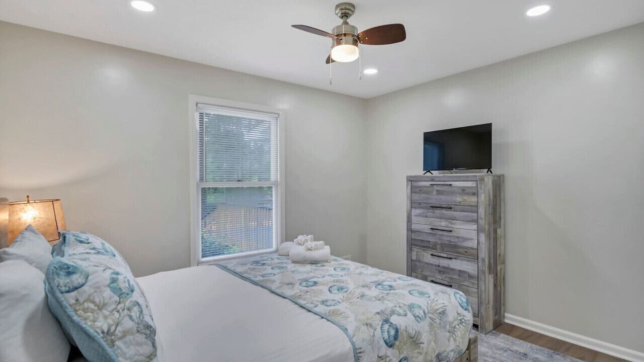 Photo of Bedroom in Lake Murray of Richland