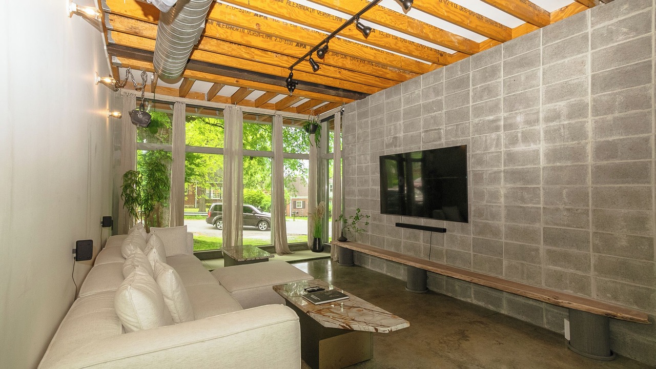 Photo of Livingroom in East Hill