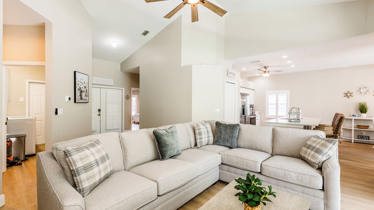 Photo of Livingroom in Falcons Glen