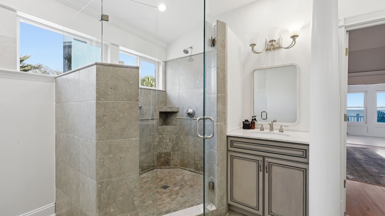 Photo of Bathroom in Beachwalk