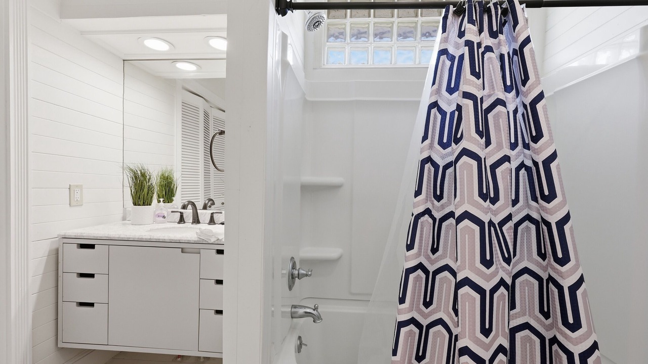Photo of Bathroom in Beachwalk